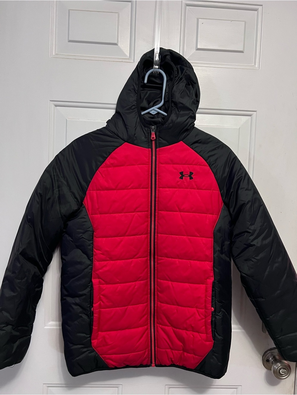 Under Armour ColdGear Youth YLG Black Red Hooded Puffer Jacket Coat Full Zip